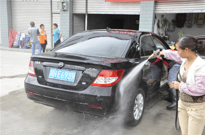 专业洗车，焕然一新——走进旺苍县速洁洗车行